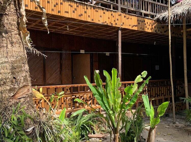 בית מלון כפרי The Orchids Resort Boracay