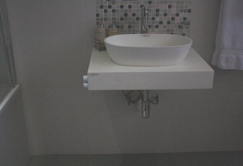 Отель Yalla Yalla Boutique