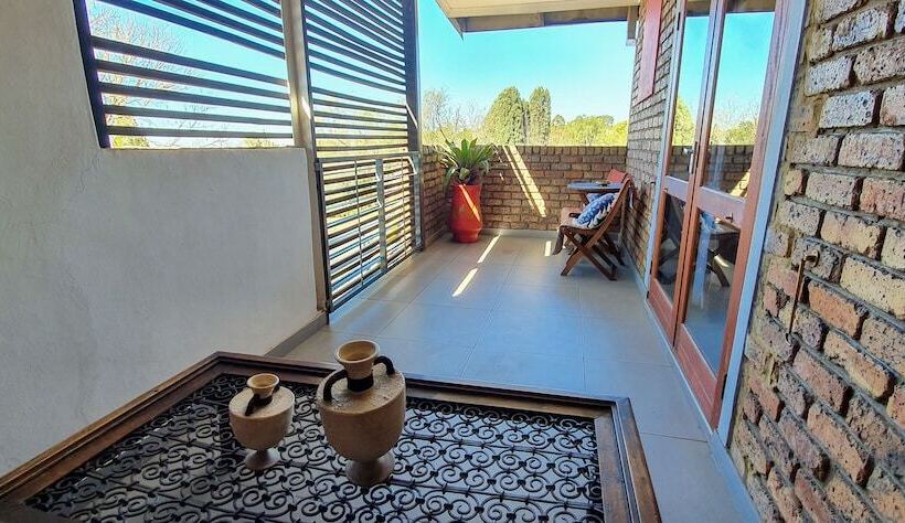 Отель Yalla Yalla Boutique