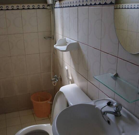 Lola Charing Pension