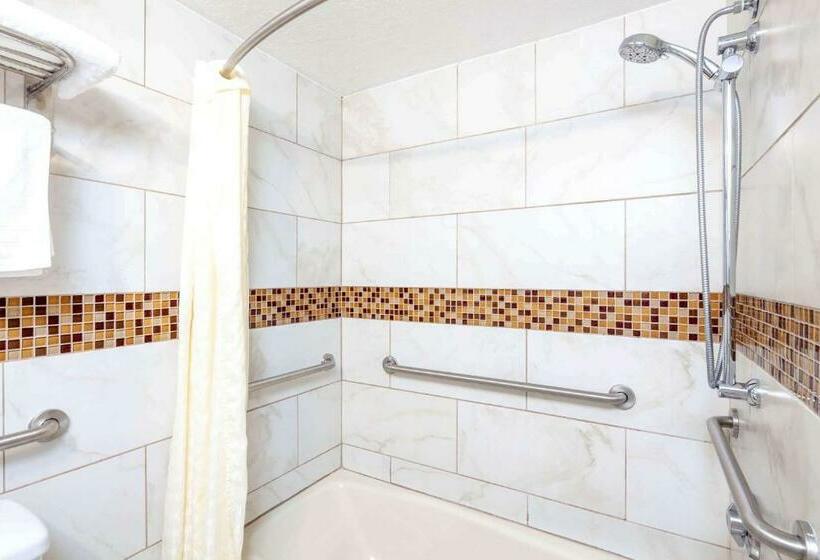 فندق على الطريق Travelodge By Wyndham Harbor City