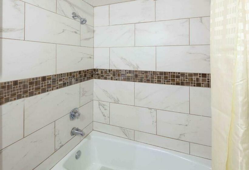 فندق على الطريق Travelodge By Wyndham Harbor City