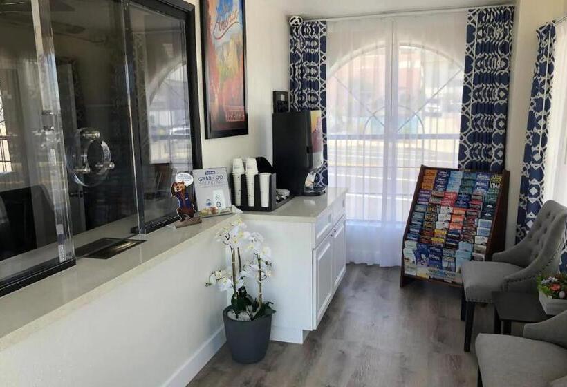 فندق على الطريق Travelodge By Wyndham Harbor City