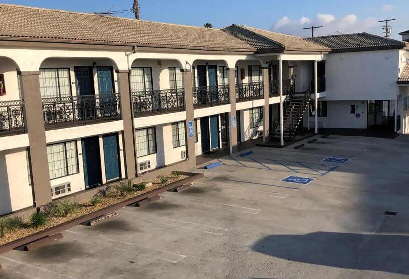 فندق على الطريق Travelodge By Wyndham Harbor City