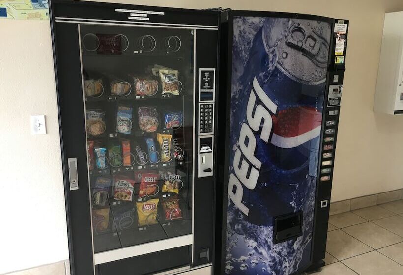 فندق على الطريق Travelodge By Wyndham Harbor City