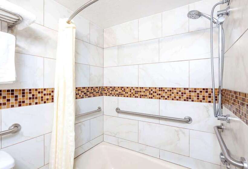 فندق على الطريق Travelodge By Wyndham Harbor City