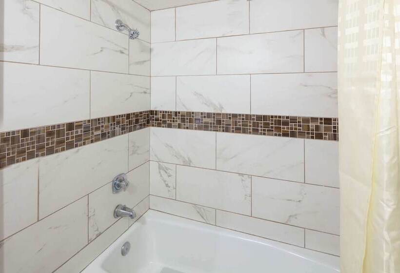 فندق على الطريق Travelodge By Wyndham Harbor City