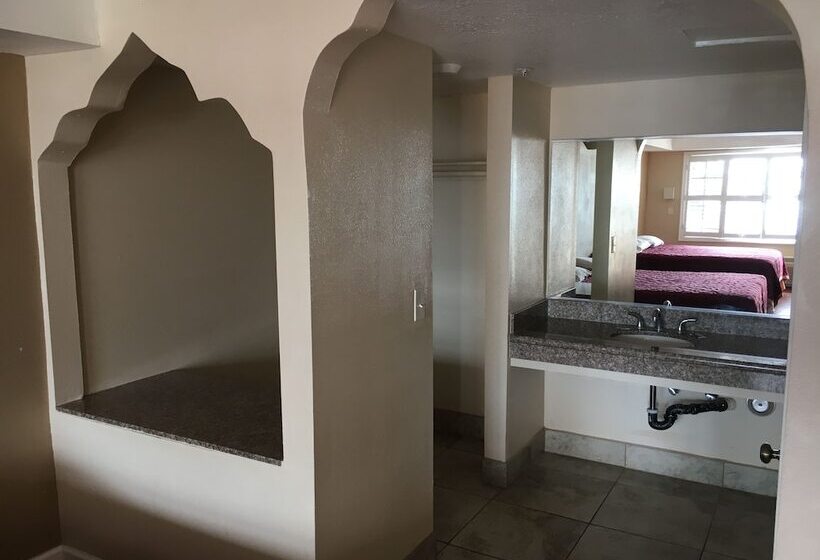 فندق على الطريق Travelodge By Wyndham Harbor City