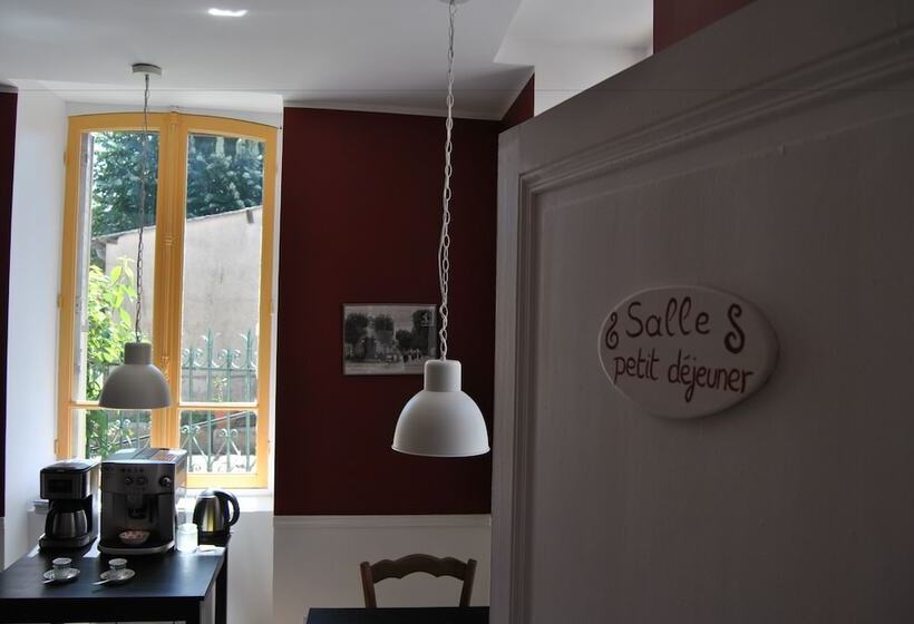 פנסיון Au Richebourg Nogent