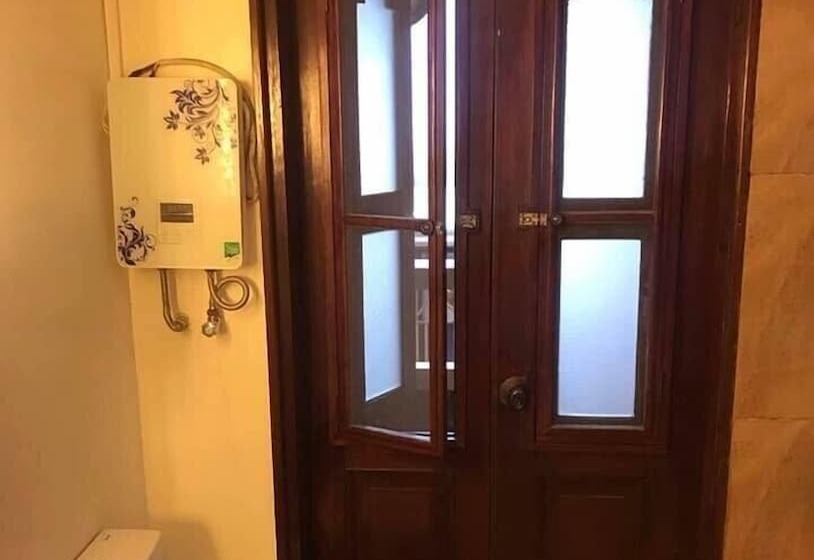 پانسیون F8 Inn   Formerly F8 Bed & Breakfast