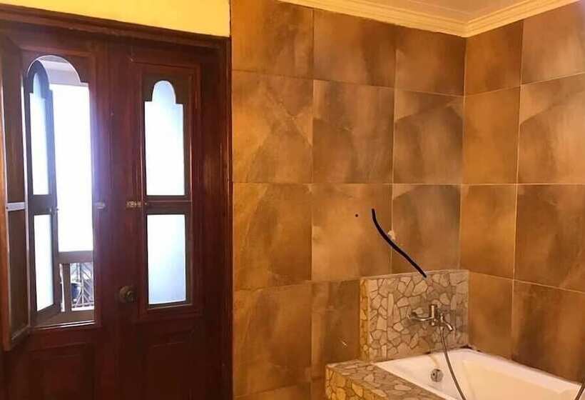 پانسیون F8 Inn   Formerly F8 Bed & Breakfast