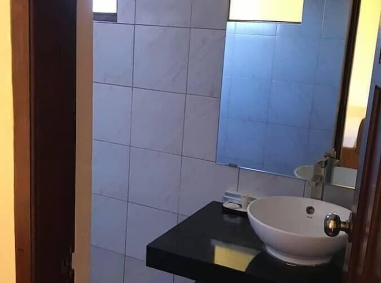 پانسیون F8 Inn   Formerly F8 Bed & Breakfast