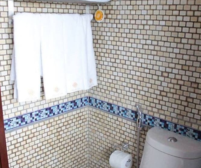 پانسیون F8 Inn   Formerly F8 Bed & Breakfast