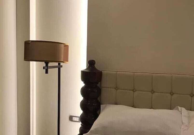 پانسیون F8 Inn   Formerly F8 Bed & Breakfast