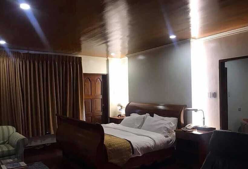 پانسیون F8 Inn   Formerly F8 Bed & Breakfast