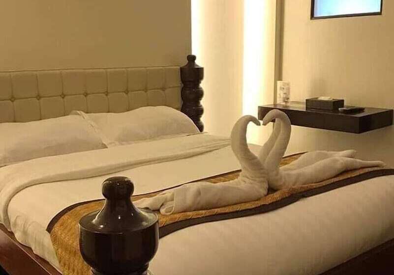 پانسیون F8 Inn   Formerly F8 Bed & Breakfast