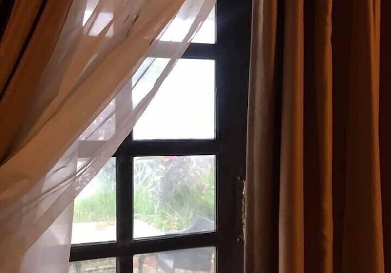 پانسیون F8 Inn   Formerly F8 Bed & Breakfast