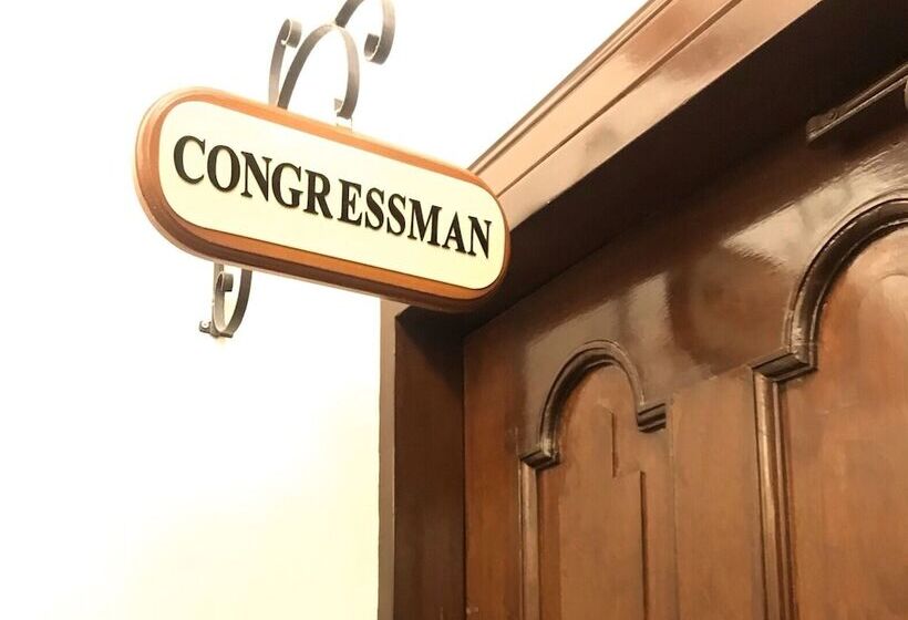 پانسیون F8 Inn   Formerly F8 Bed & Breakfast