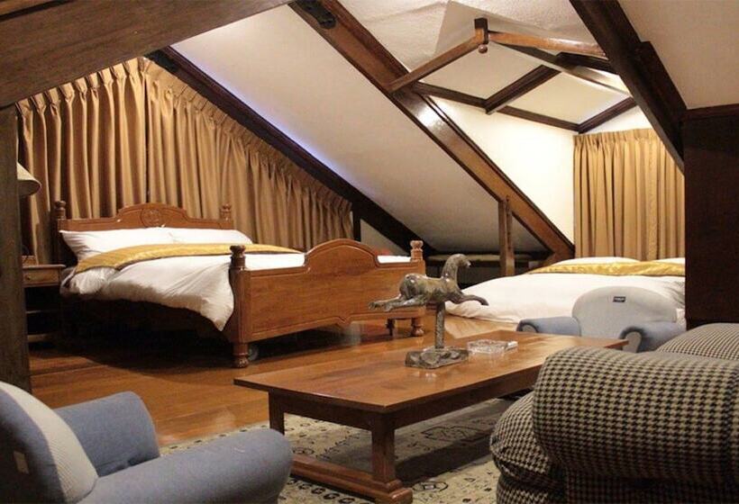 پانسیون F8 Inn   Formerly F8 Bed & Breakfast