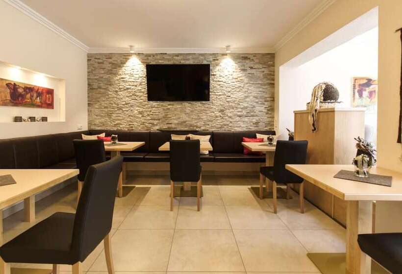 پانسیون Garni Bellaria