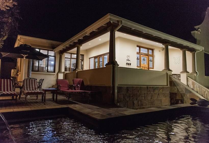 פנסיון Le Port Guesthouse