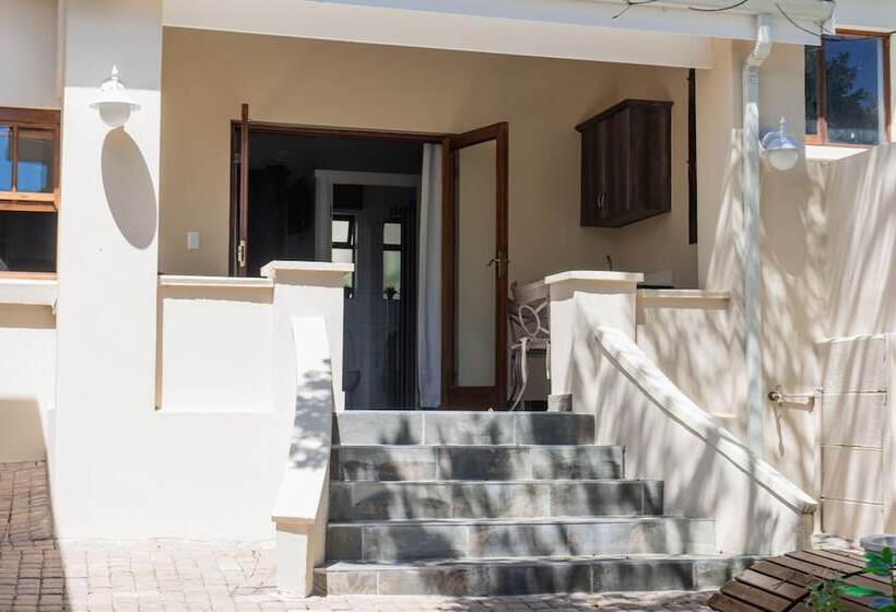 פנסיון Le Port Guesthouse