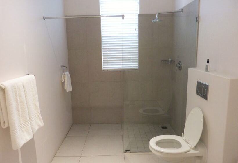 Пансион The Hampton Exclusive Guest House