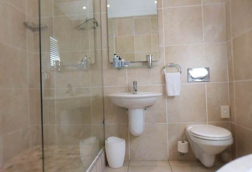 Пансион The Hampton Exclusive Guest House