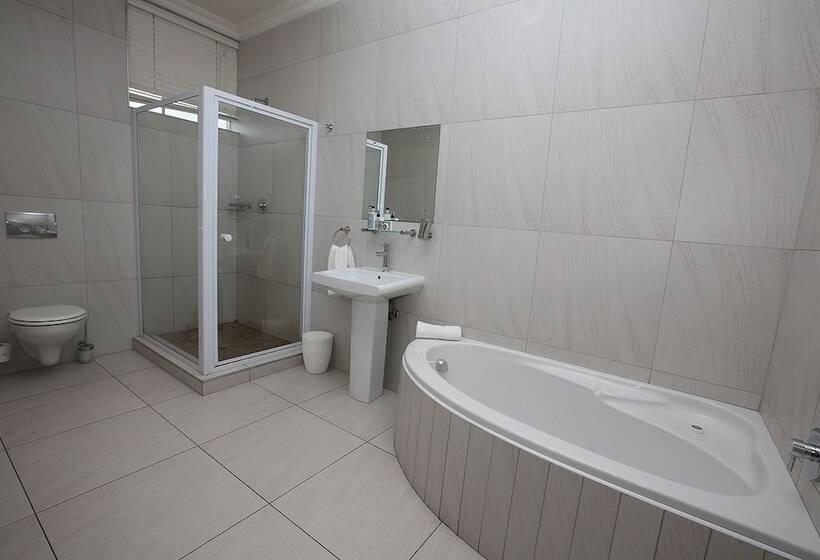 Пансион The Hampton Exclusive Guest House