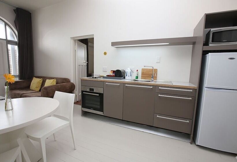 Пансион The Hampton Exclusive Guest House