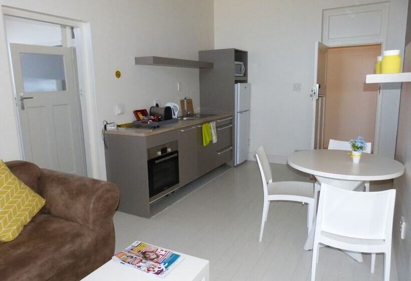 Пансион The Hampton Exclusive Guest House