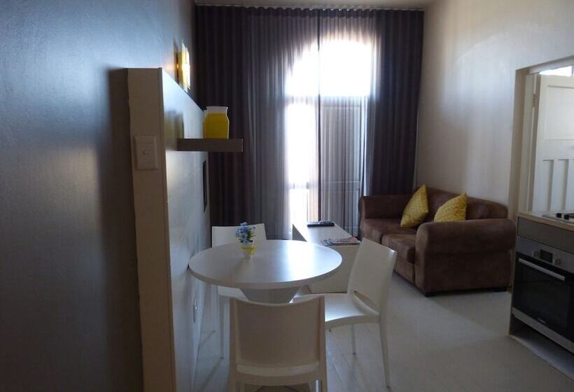 Пансион The Hampton Exclusive Guest House