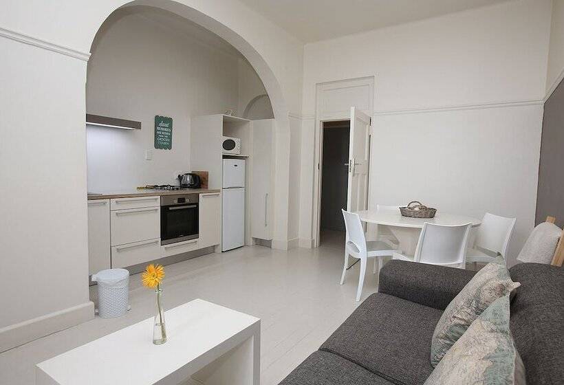 پانسیون The Hampton Exclusive Guest House