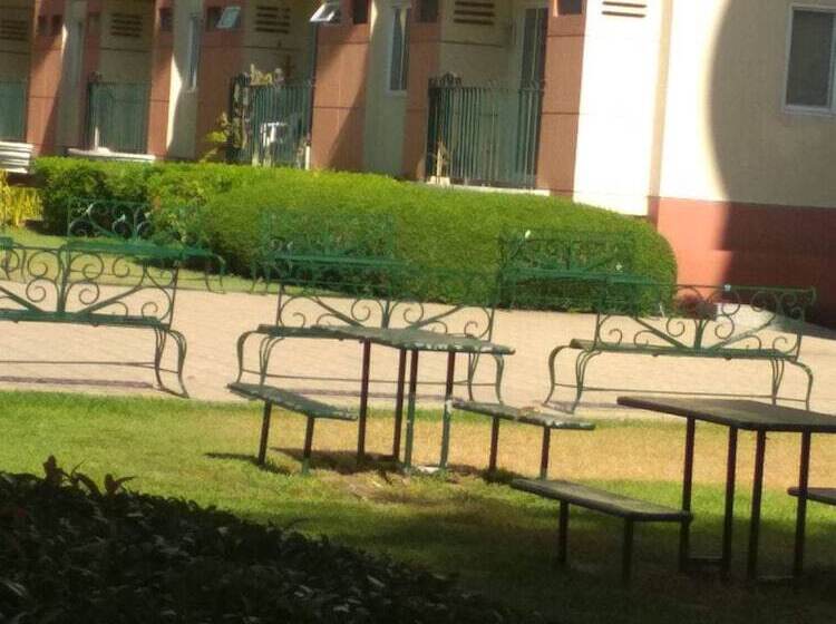 Petz Blossoms Chateau