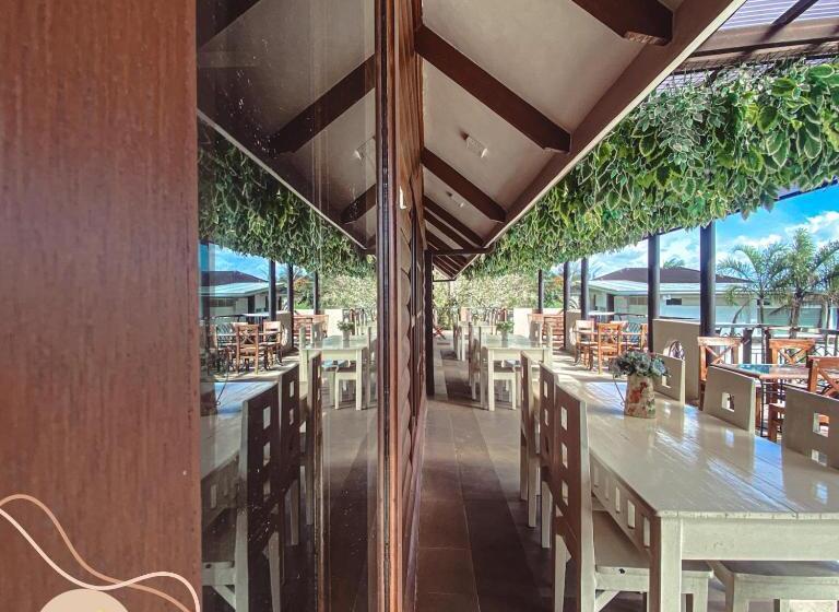 هتل The Lakeview Suites