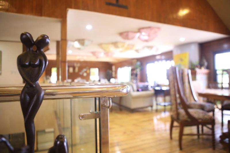 هتل The Lakeview Suites