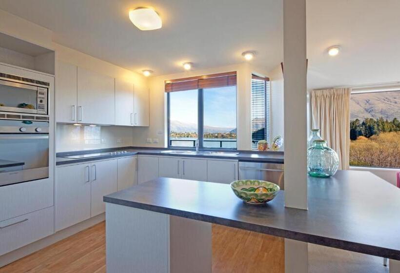 هتل Apartments At Spinnaker Bay