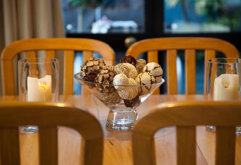 هتل Apartments At Spinnaker Bay