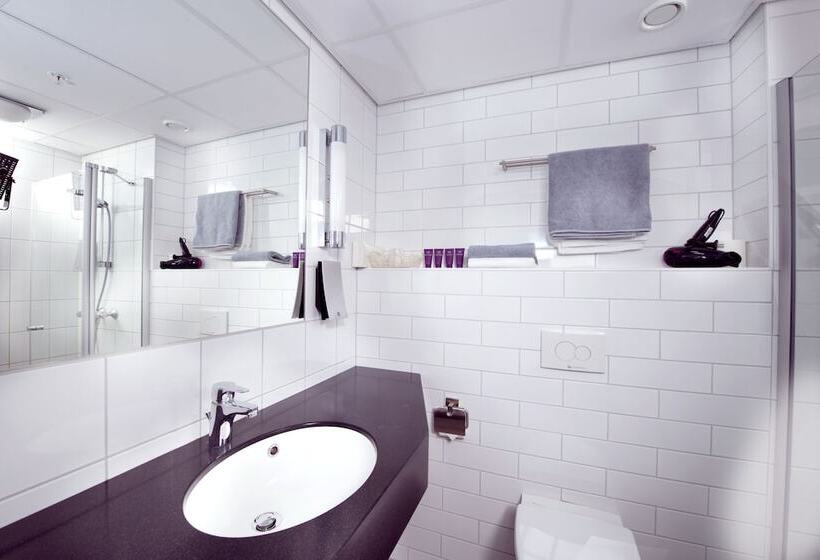 Clarion Collection Hotel With