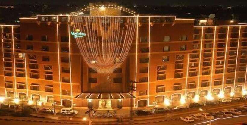 בית מלון כפרי Four Points By Sheraton Lahore