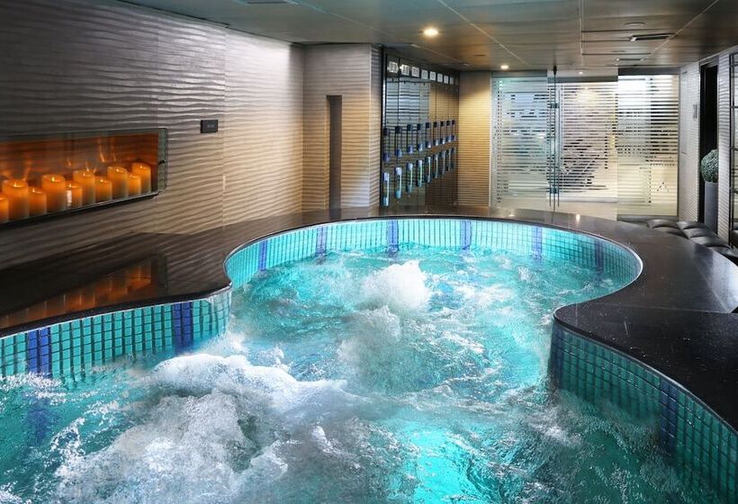 هتل Four Points By Sheraton Lahore