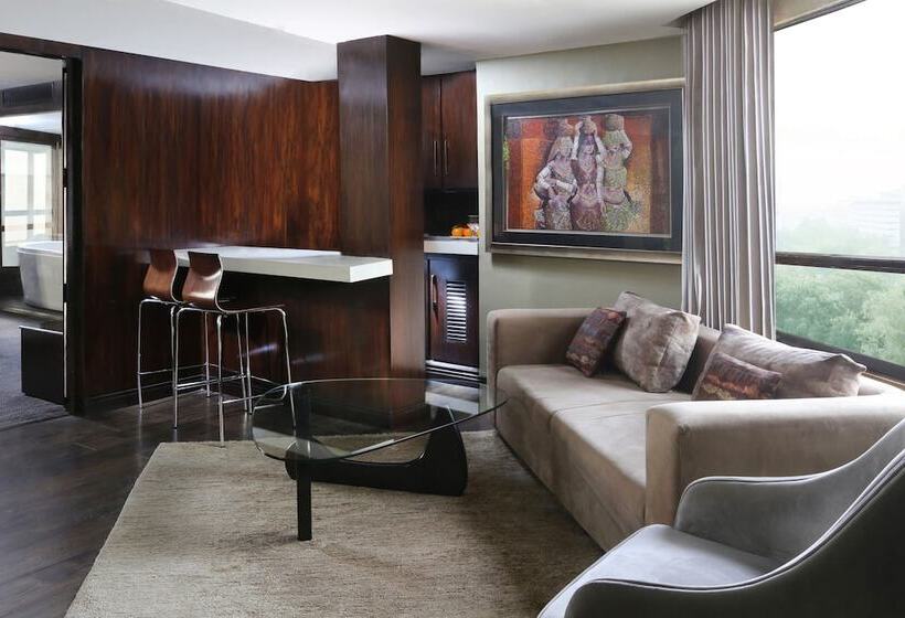 هتل Four Points By Sheraton Lahore