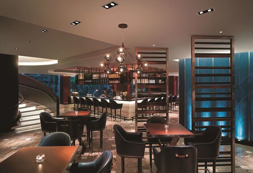 هتل Makati Shangri La, Manila