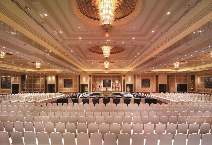 هتل Makati Shangri La, Manila