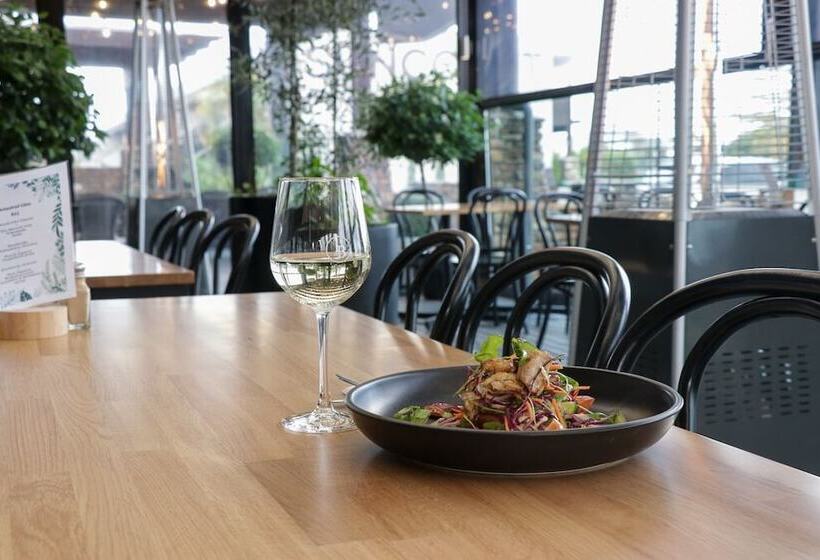 Suncourt Hotel & Conference Centre