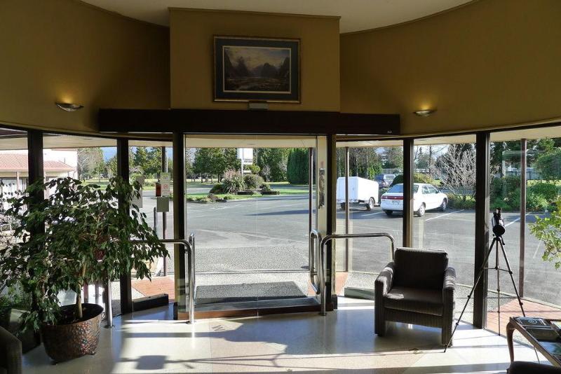 هتل The Village Inn