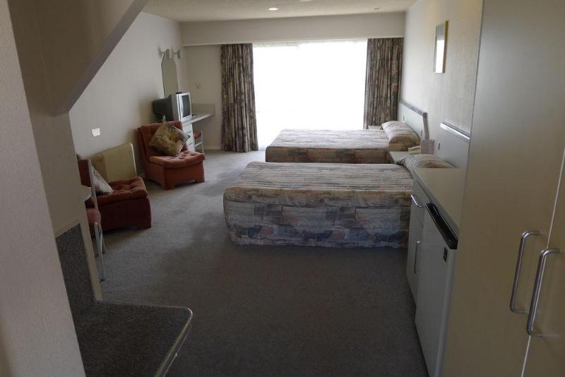 هتل The Village Inn