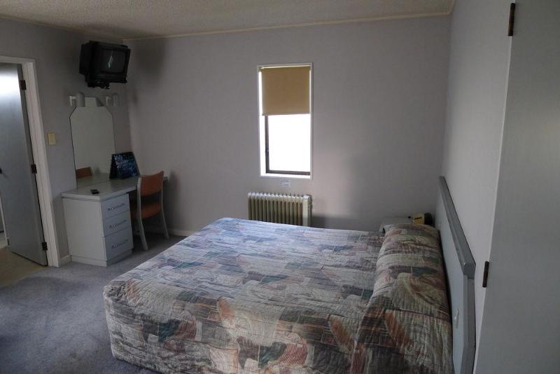 هتل The Village Inn