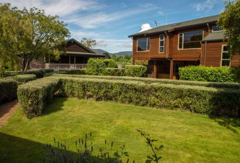 בית מלון כפרי Tongariro Lodge