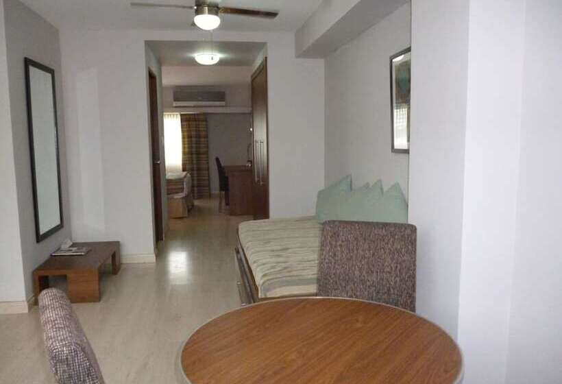 酒店 Tower House Suites